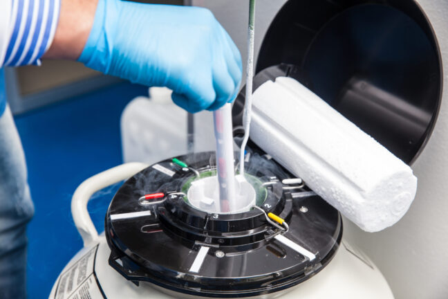 liquidnitrogencryogenictankatlifescienceslaboratory